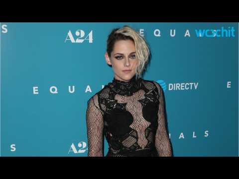 VIDEO : Kristen Stewart Is Staying Blonde, At Least For A While
