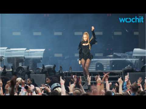 VIDEO : Beyonce Held Moment Of Silence During Concert