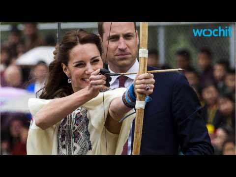 VIDEO : Kate Middleton Seems To Be Flying In Photo