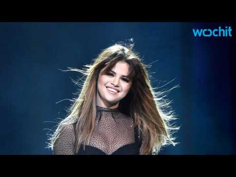 VIDEO : Selena Gomez Takes Part in Dance-Off With Superfan