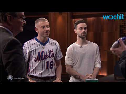 VIDEO : Macklemore and Elle Fanning Play on 'Fallon'