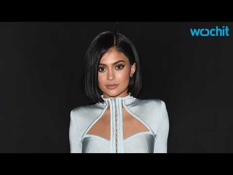 VIDEO : Did Kylie Jenner Pee Her Pants?