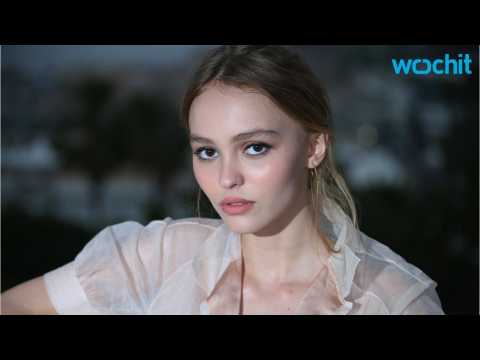 VIDEO : Lily-Rose Depp is off to the Bahamas to cheer up dad