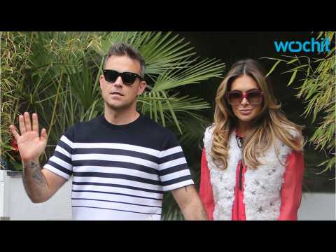 VIDEO : Robbie Williams' wife is surrounded by his exes