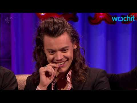 VIDEO : Harry Styles Is Getting A Solo Record Deal?