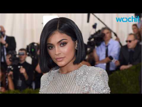 VIDEO : Kylie Jenner Kisses PartyNextDoor In ?Come and See Me? Music Video