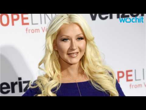 VIDEO : Christina Aguilera Belts Tribute to Orlando on 'Kimmel'