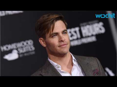 VIDEO : Chris Pine Knocks Superhero Diets