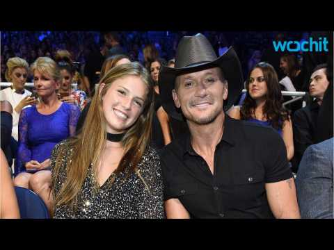 VIDEO : Tim McGraw's Daughter Was His Date for The CMT Awards