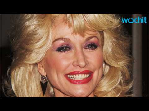 VIDEO : Dolly Parton's 'The Coat of Many Colors' To Become Children's Book