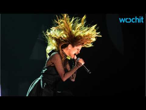VIDEO : Selena Gomez Changes Up Her Hair And It Is Banging!