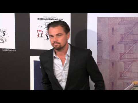 VIDEO : Leonardo DiCaprio tried to hide in the crowd at Beyonce concert
