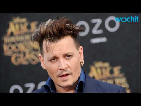 VIDEO : Johnny Depp Chills In The Bahamas During Abuse Lawsuit