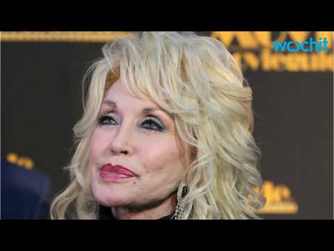 VIDEO : Dolly Parton Celebrates Her Golden Wedding Anniversary