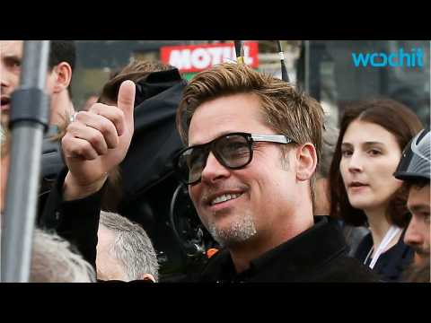 VIDEO : Brad Pitt Greets Fans at Motorcycle Show