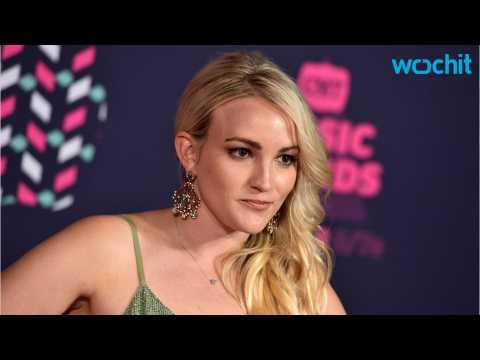VIDEO : Jamie Lynn Spears Releases Confident New Song 'Sleepover'