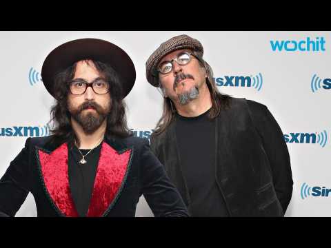 VIDEO : Sean Lennon, Les Claypool Team Up for Unusual Duo