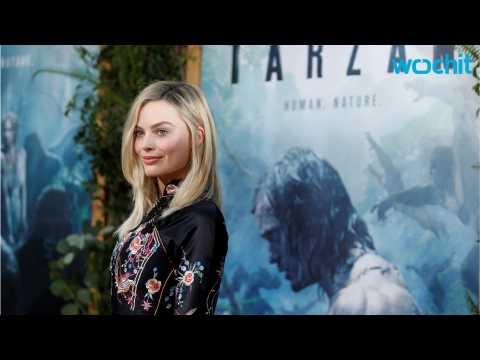 VIDEO : Margot Robbie Goes Wild in Gucci at ?The Legend of Tarzan? Premiere