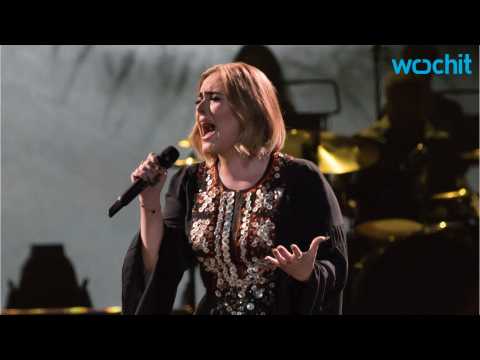 VIDEO : Adele Headlines Glastonbury Festival