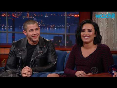 VIDEO : Demi Lovato and Nick Jonas Pay Tribute to the Victims of the Orlando Shooting