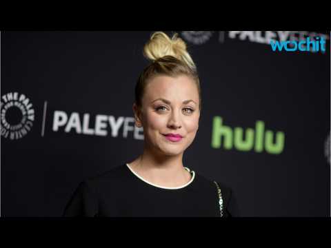 VIDEO : Kaley Cuoco Apologizes for Her Dogs Sitting on American Flag