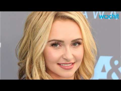 VIDEO : Hayden Panettiere Spotted Without Engagement Ring