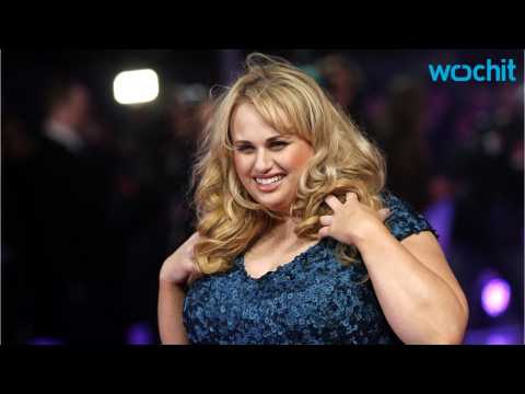 VIDEO : Actress Rebel Wilson Returns To The Stage In 'Guys And Dolls'