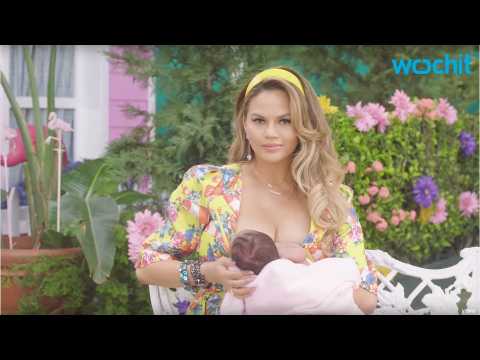 VIDEO : Chrissy Teigen Isn't Rushing to Lose Her Baby Weight