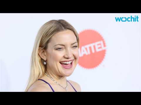 VIDEO : Kate Hudson Jokes About Her ''Airbrushed Ass''