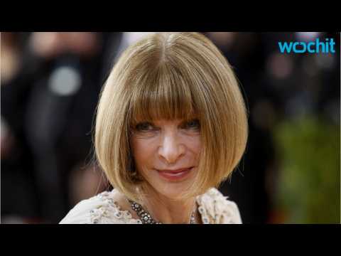 VIDEO : Why Does Anna Wintour Always Wear Bangs?