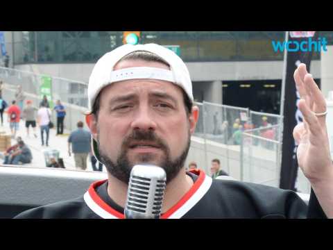VIDEO : After Being  Rejected From a Southwest Flight for Being Too Fat, Kevin Smith Flies With the