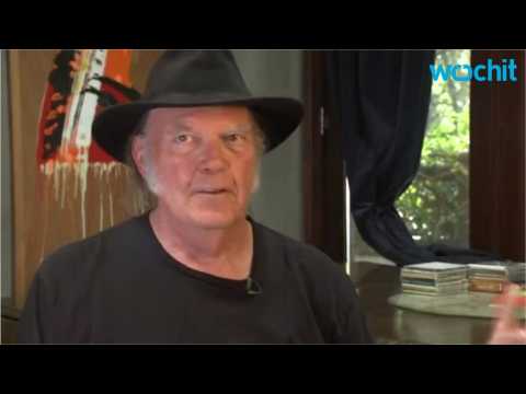 VIDEO : Canadian Rocker Neil Young Talks Elections