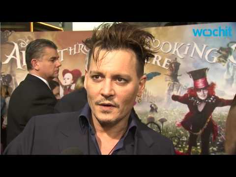 VIDEO : Johnny Depp's Talks Birds And Bees