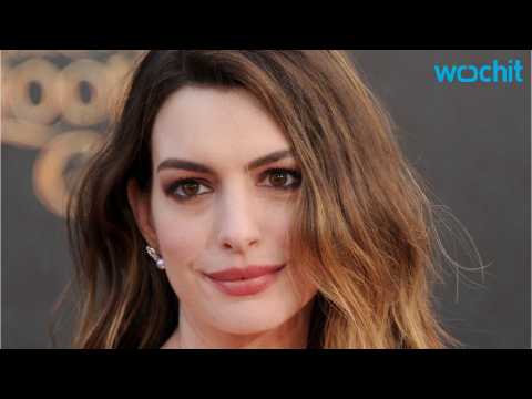 VIDEO : Anne Hathaway Discusses Her Post-Baby Confidence