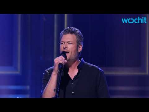 VIDEO : Blake Shelton Experiences Sushi for the First Time Ever!