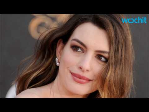 VIDEO : Anne Hathaway Apologies for Instagram Post Over Kardashians