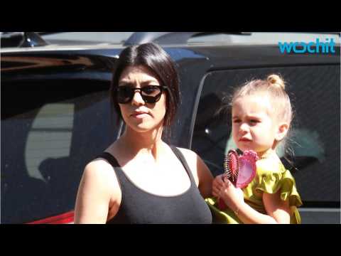 VIDEO : Kourtney Kardashian and Scott Disick Go Out