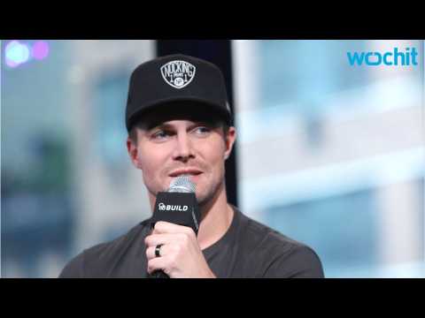 VIDEO : 'Arrow' Star Stephen Amell Teases Huge Change For Character In Season Finale