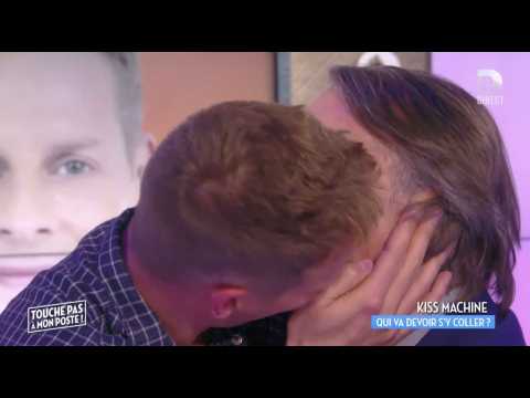 VIDEO : Le baiser langoureux de Matthieu Delormeau  Franois Viot - ZAPPING PEOPLE DU 26/05/2016