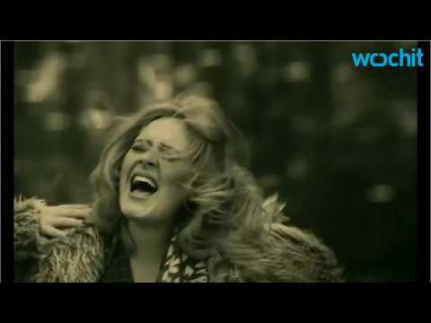 VIDEO : Wait, Adele Forgots Lyrics?