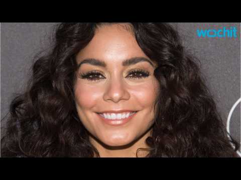 VIDEO : Is Vanessa Hudgens Making Anklets Come Back In Style?