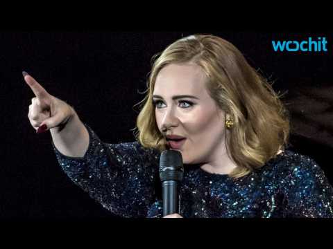 VIDEO : Put Down That Phone at Adele's Show!