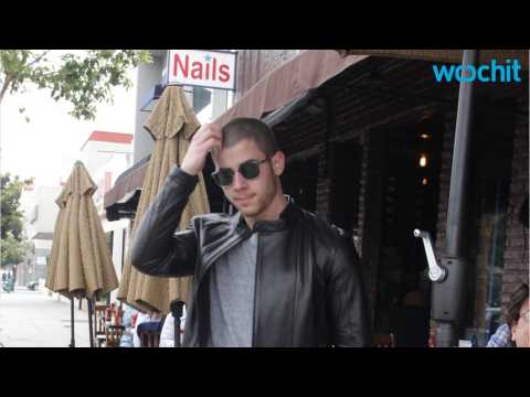 VIDEO : How Did Nick Jonas Embarrasses Himself Meeting Emilia Clarke?