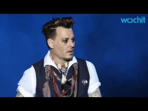 VIDEO : Johnny Depp Escapes Divorce Stress At Denmark Bar