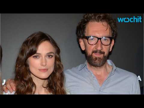 VIDEO : Keira Knightly Gets Apology From Director John Carney
