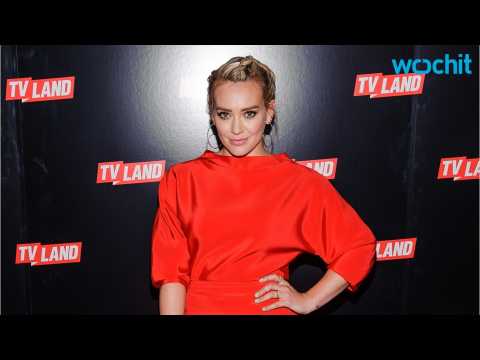 VIDEO : Hilary Duff Is ''Casually Dating'' Her Trainer Jason Walsh