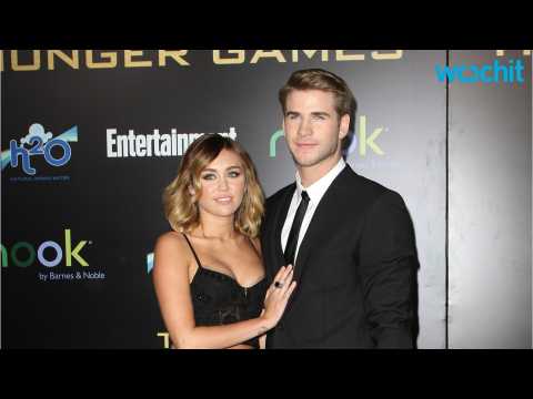 VIDEO : Miley Cyrus And Liam Hemsworth Are Instagram Official