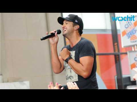 VIDEO : Luke Bryan Reveals First-Ever Farm Tour EP