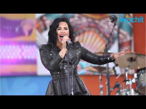 VIDEO : Demi Lovato Just Quit Twitter and Instagram