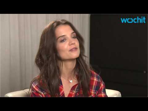 VIDEO : Katie Holmes Stuns in a Wedding Dress on Set of The Kennedys